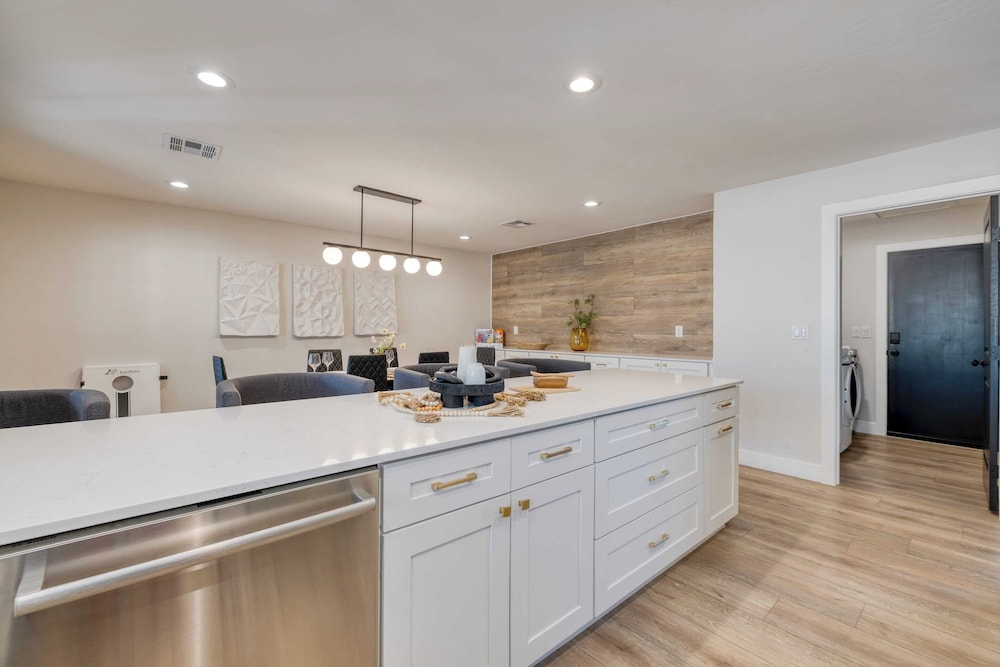 Sol Vista Private Oasis w/ Pool, Putting Green, and Prime Location