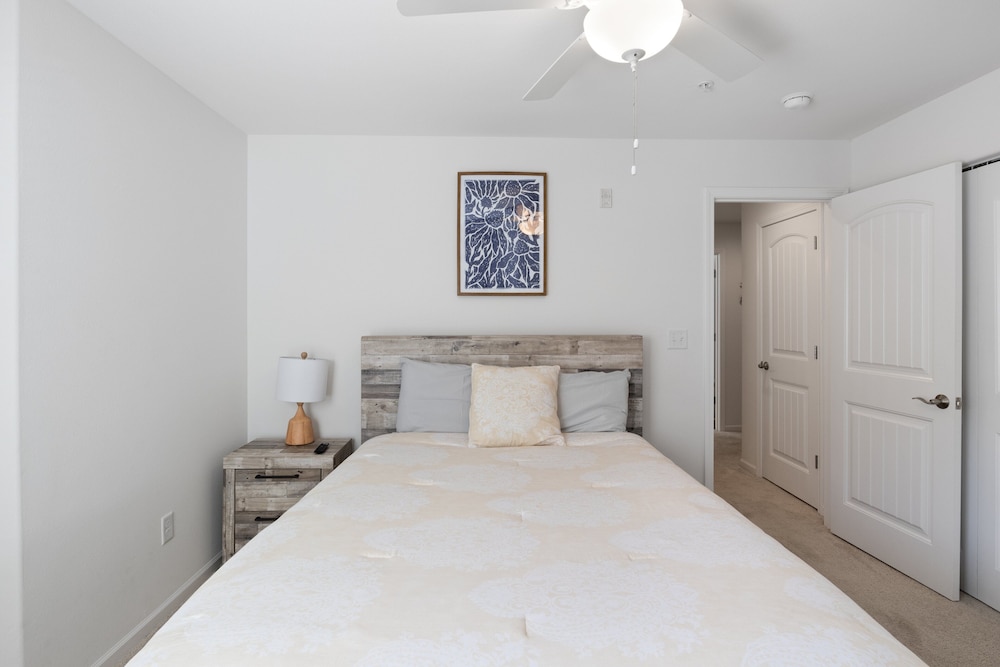 Central Location, Pool Access & Breathtaking Views