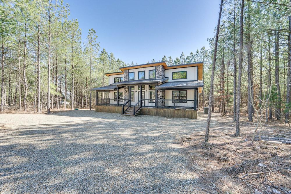 Near New Casino: Broken Bow Cabin w/ Hot Tub view 5