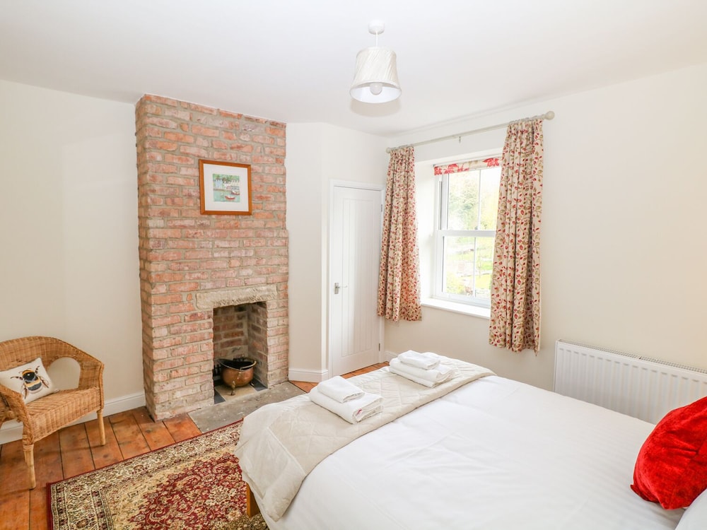 Wyebrow Cottage view 5