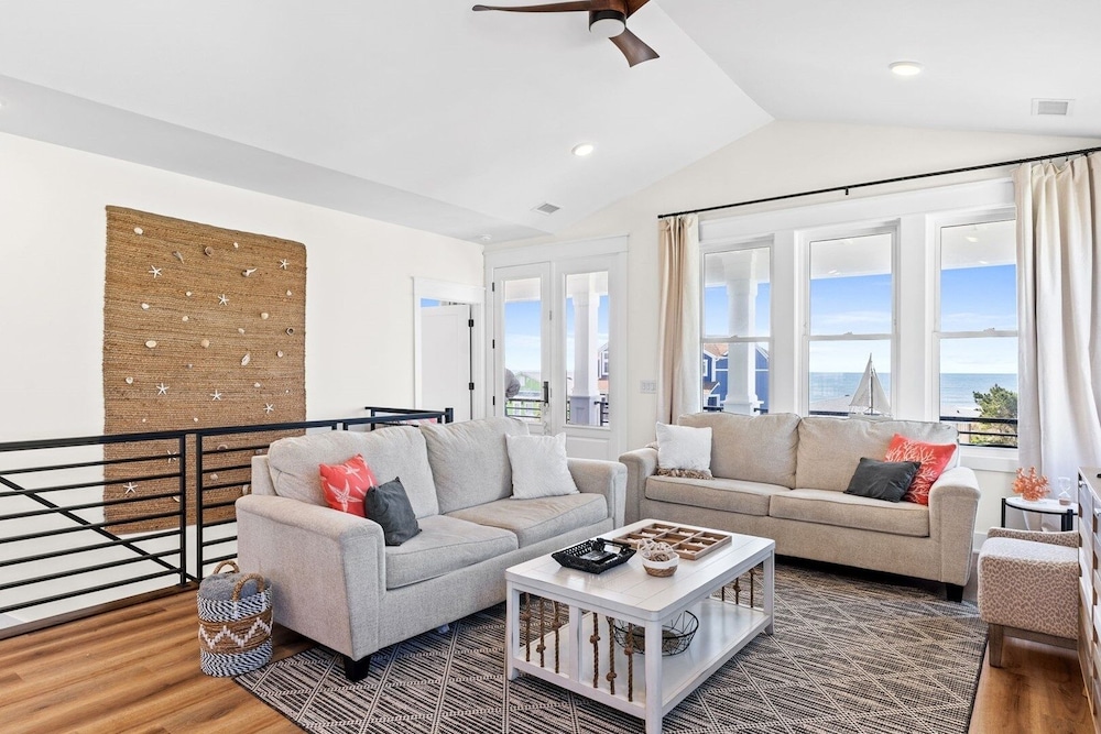 1040 Break / 1040 Ocean Blvd West 4 Bedroom Home by RedAwning