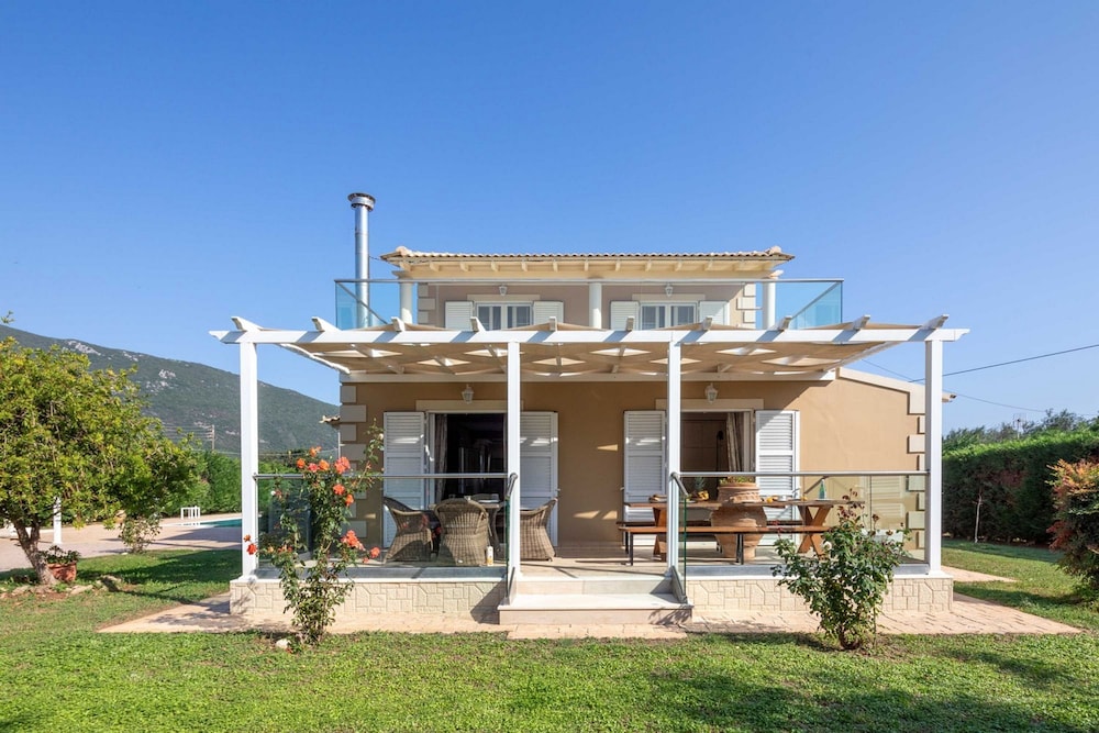 Villa Erato With Private Swimming Pool