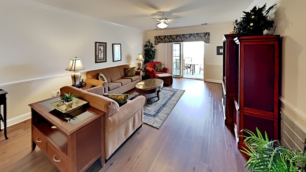 Magnolia Pointe Luster Leaf 4821-301 3 Bedroom Condo