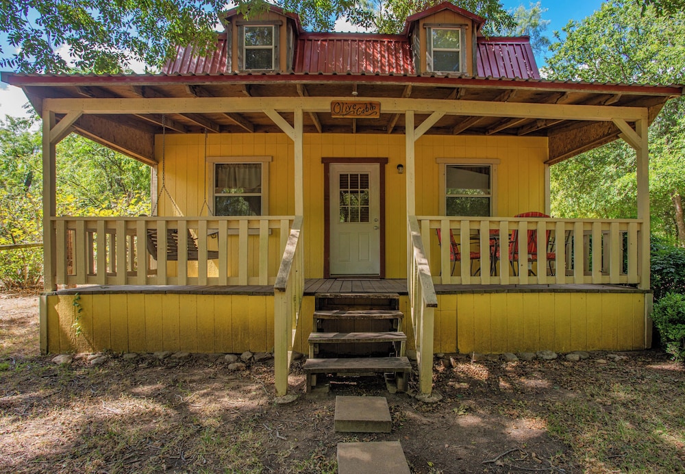 Mendelbaum Winery Guest Cabins