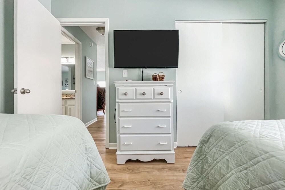 Sunrise By The Sea 3215 2 Bedroom Condo by RedAwning view 5