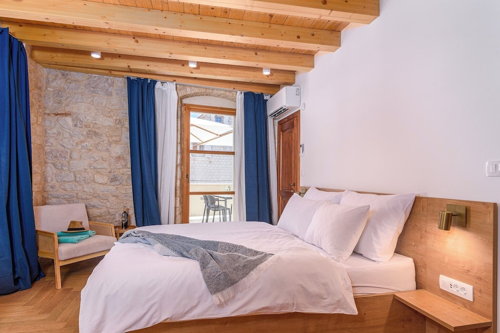 Oleander Center Suites