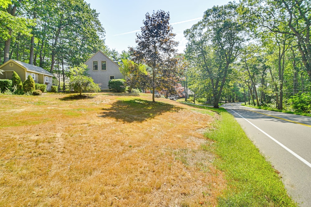 2 Mi to Beaches: Charming Kennebunk Family Home