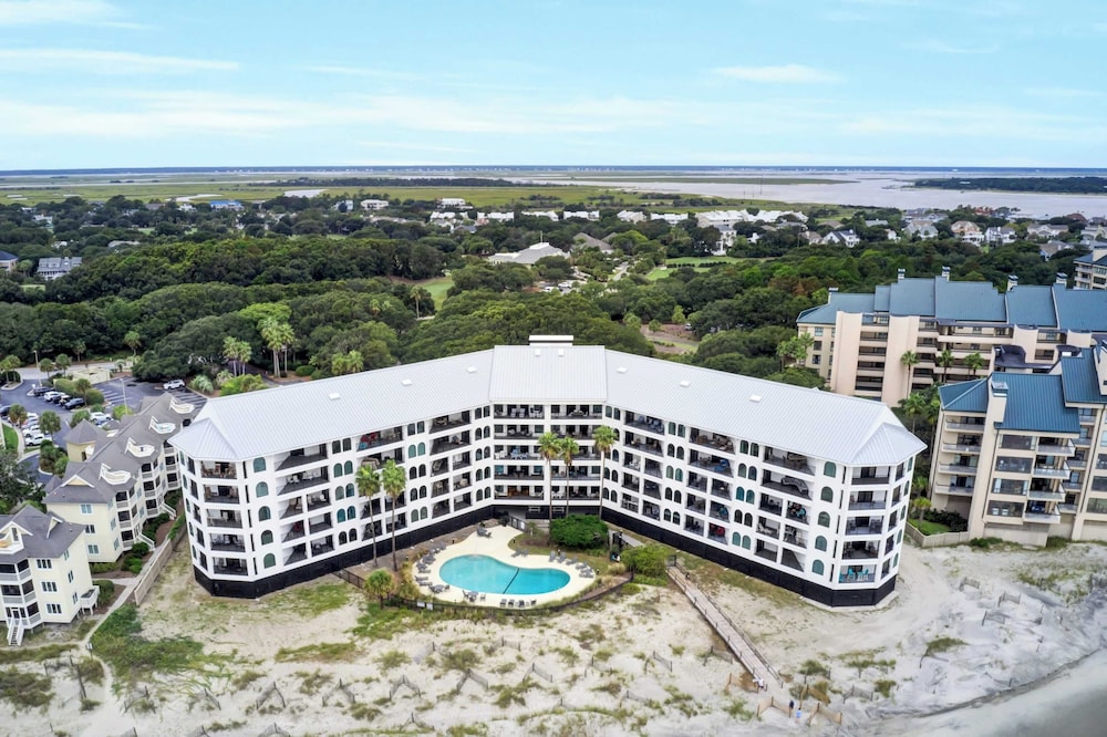 518 Seascape Waterfront Views + Community Pool