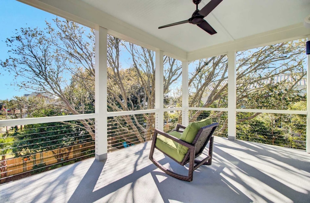 Walk to the Beach + Private Pool, Rooftop Terrace, Balcony 3602 Cameron