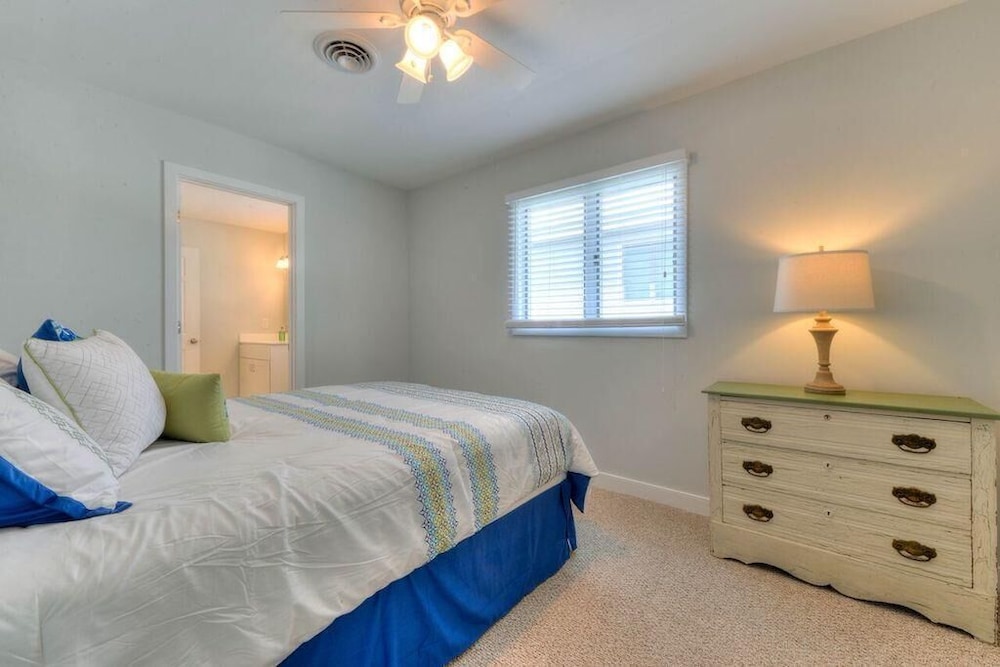Bayard Avenue 2202a