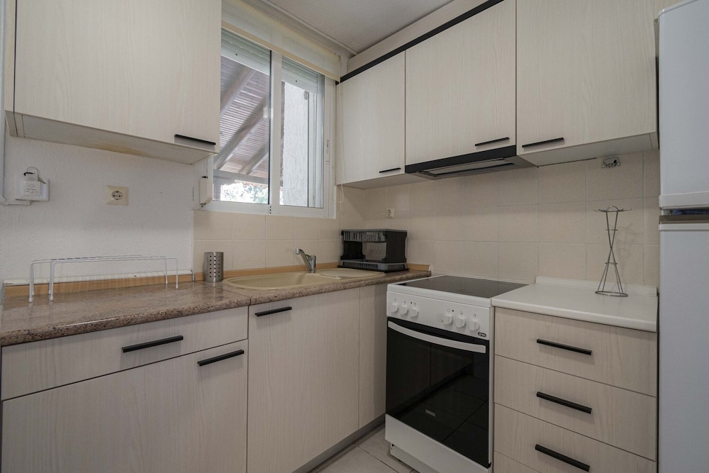 Greenwood Maisonette by Rentalspro - Fourka Beach