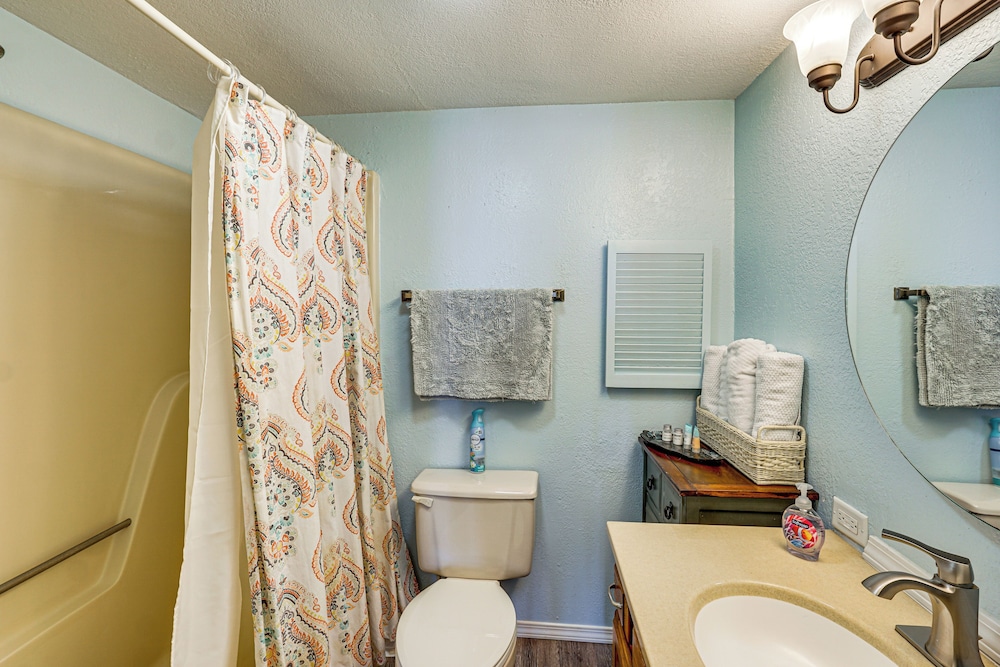 Boat Slip & Pool Access at Lake Ozark Condo!
