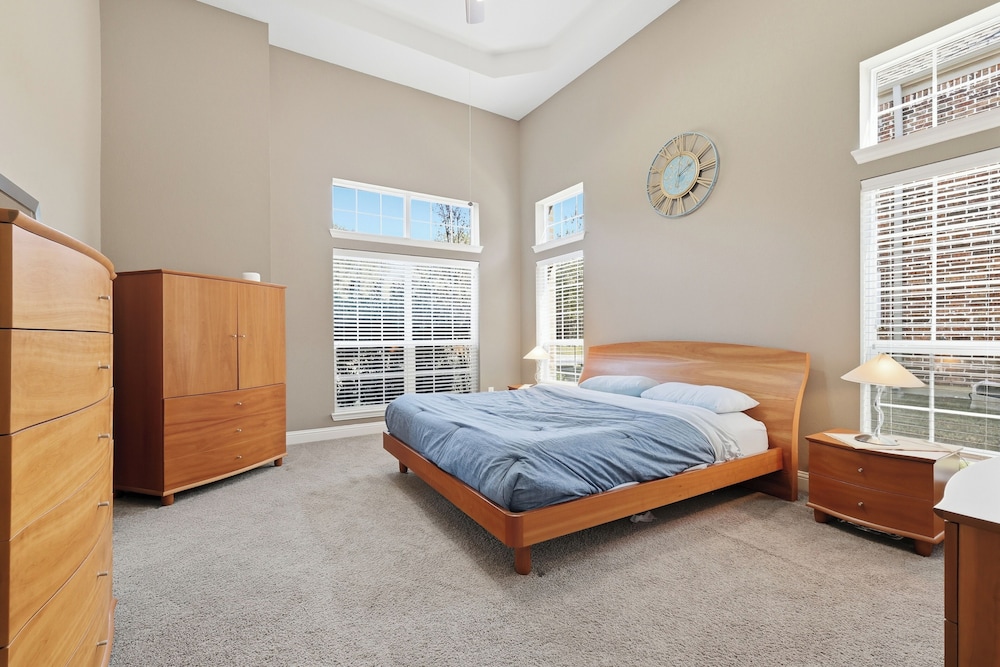 Spacious Cozy 4B Home in Frisco