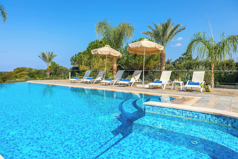 Harmonia Beach Villa