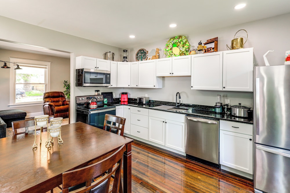4 Mi to Dtwn Omaha: Spacious Home w/ Fenced Yard!