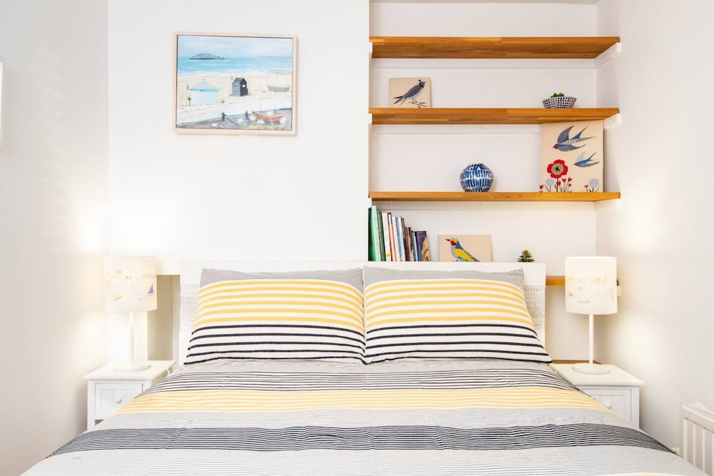 Quirky 1 Bedroom Apartment in Kemptown view 2