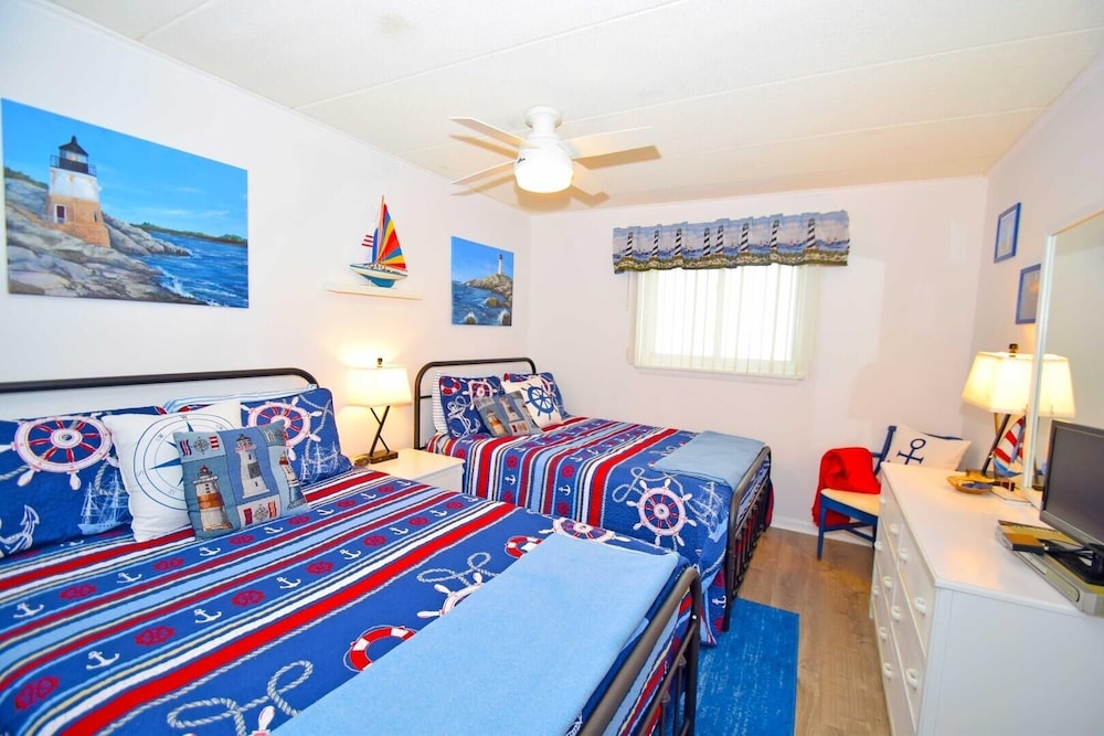 Thunder Island 15a 2 Bedroom Condo by RedAwning view 2