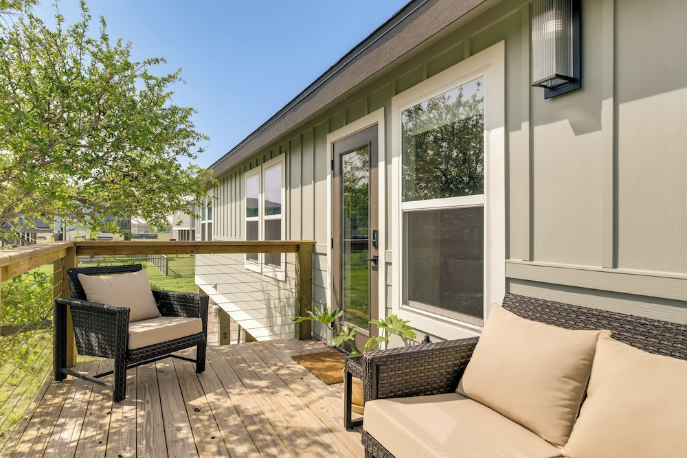 3 Mi to Rockport Beach: Home Near Aransas Bay