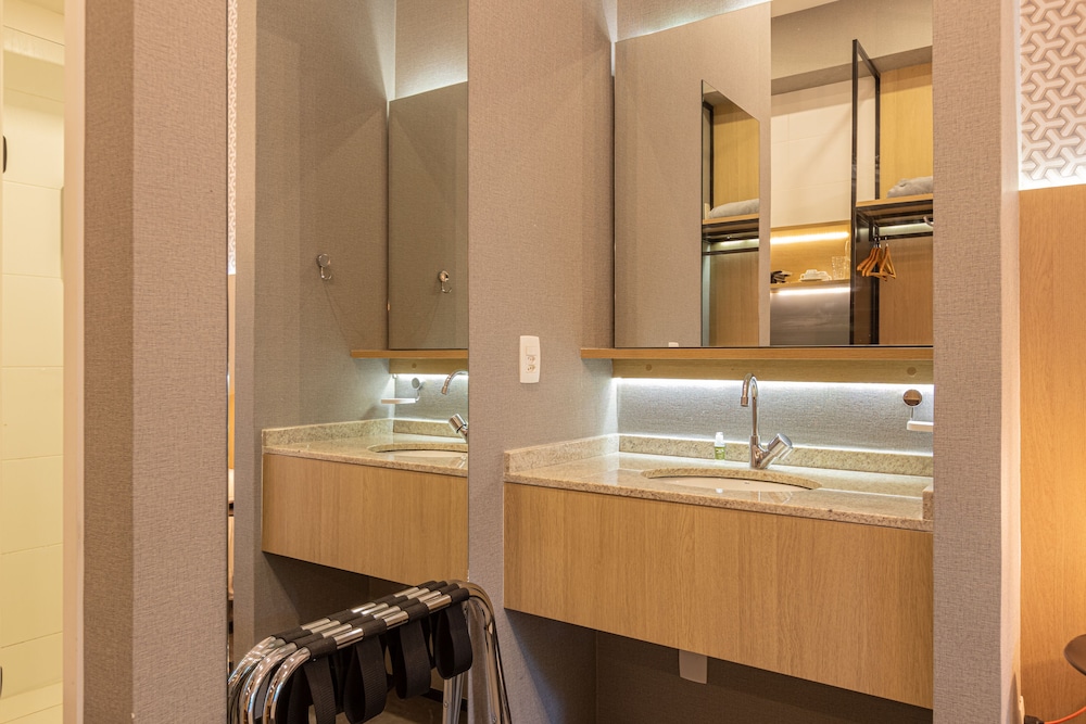 ESD - Studios E-Side By Anora Spaces