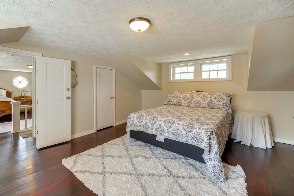 Near Lake Erie, Harbor & Parks: Conneaut Getaway!