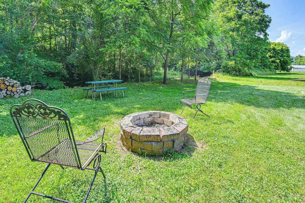 14 Mi to Kentucky Horse Park: Creekside Cabin