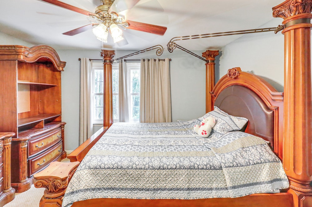 Pool & Tennis Court Access: Home in Warner Robins