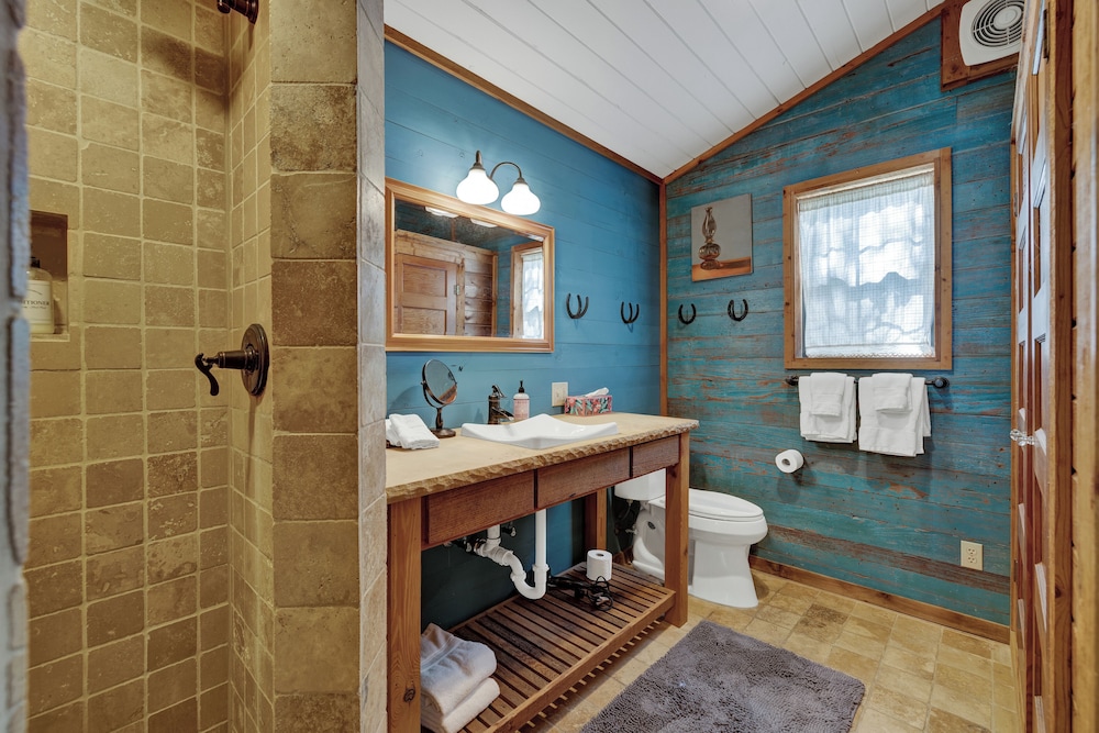 Sonora Casita Hot-tub + Nandina Cottage Hot-tub