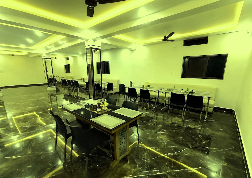 SHREE SIDDHI VINAYAK HOTEL & RESTAURANT