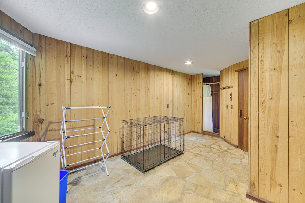 Sauna & Screened Porch: Otter Creek Getaway!