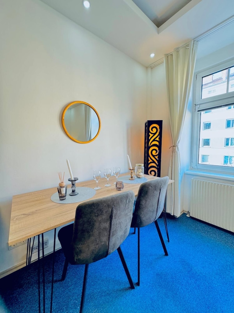 Spacious 7BR Apartment Prime Location