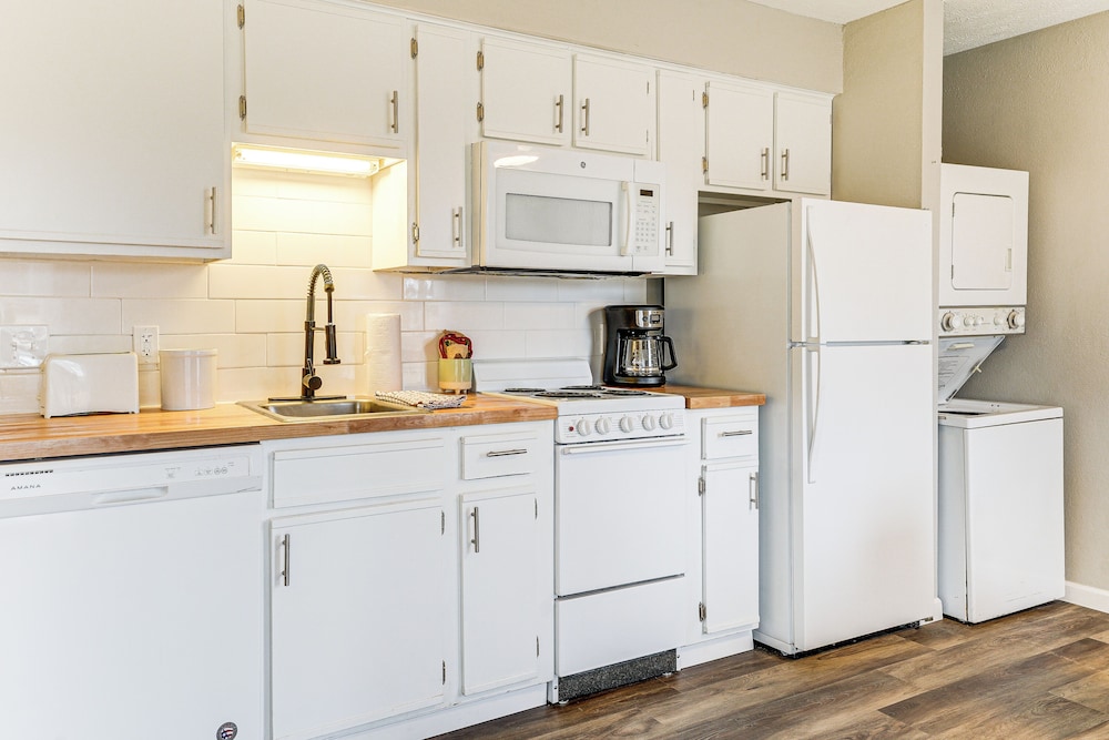 Near Attractions & Shows: Branson Updated Condo