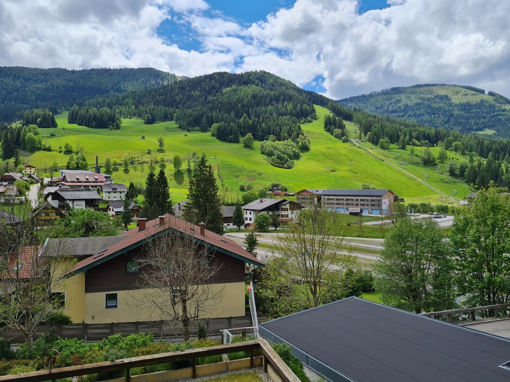 Comfortable Apartment With Mountain View