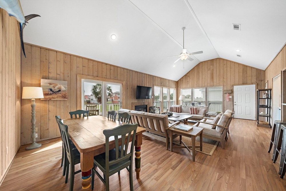 Crab Claw by Ryson Vacation Rentals