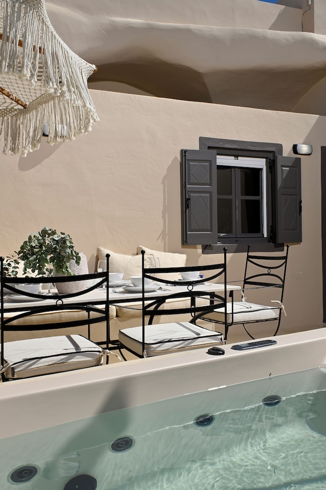 OIA Unique Homes by K&K