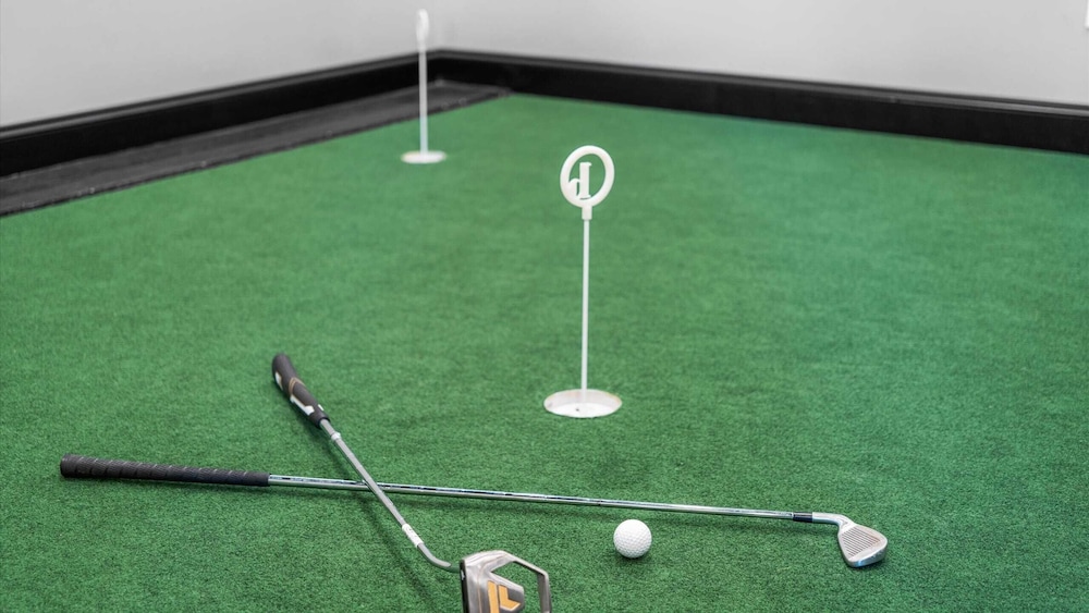 The Back Nine Retreat by Avantstay Private Golf Sim, Firepit & Mountain Views Near Dollywood