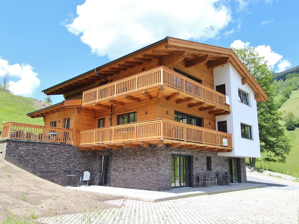 Modern Chalet With Sauna Near ski Area in Saalbach-hinterglemm / Salzburgerland