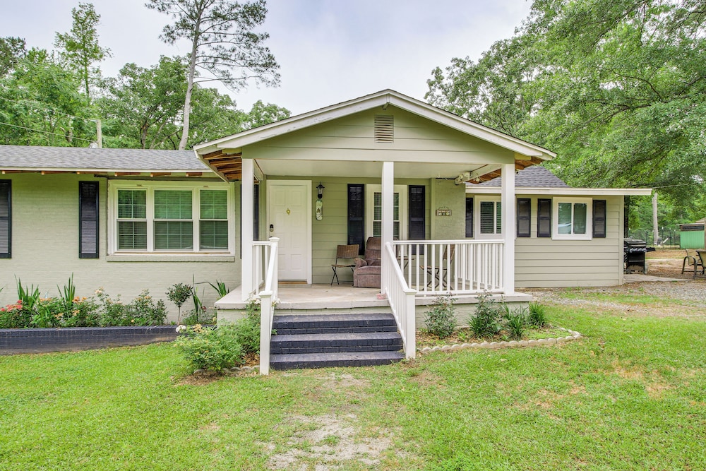 4 Mi to Savannah River Access: Home w/ Fire Pit