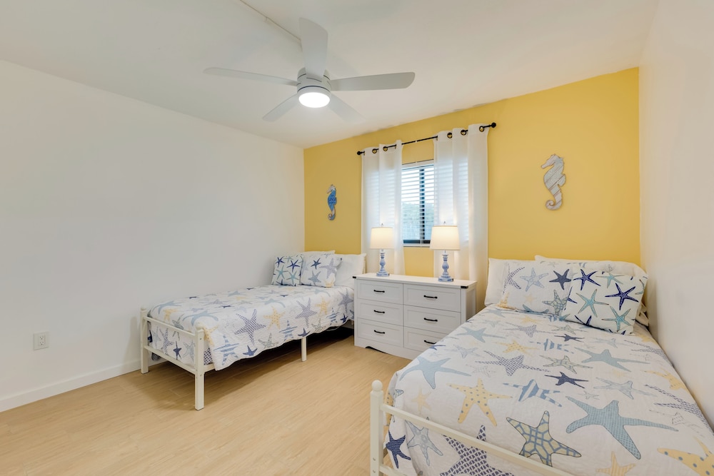 5 Mi to Fort Myers Beach: Condo w/ Private Lanai!