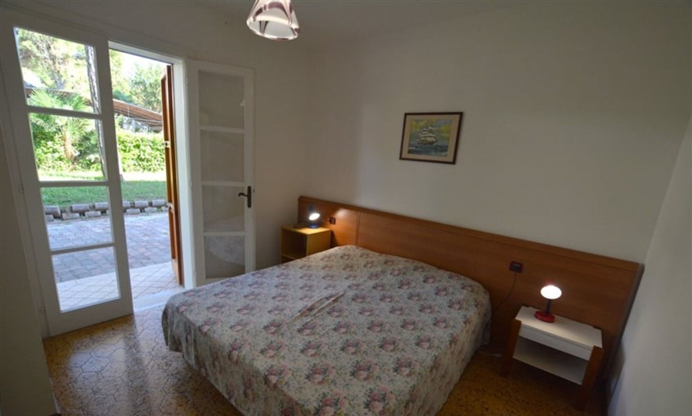 Comfy Apartment With Patio and Private Fenced and Furnished Garden