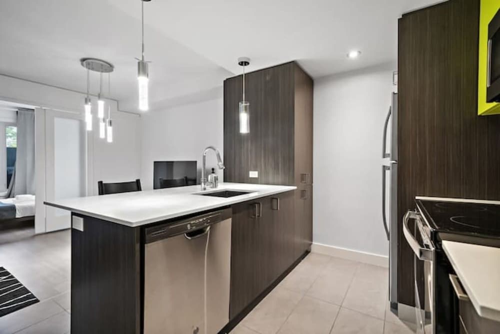 Downtown Metro Frontenac 2 BR new Apartment max 6p - Image 3