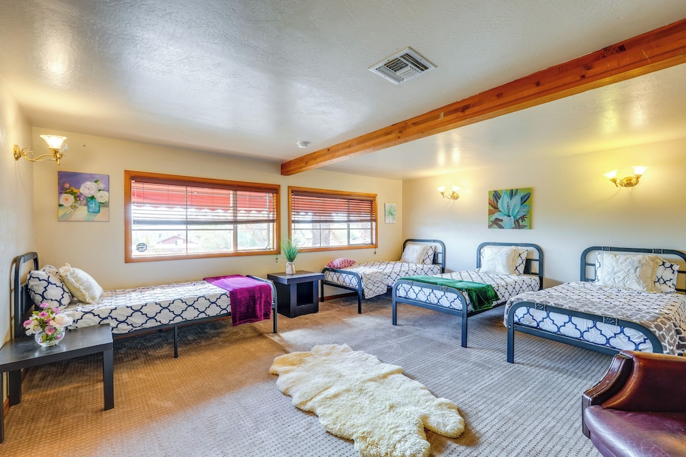 Close to Hiking & Biking: Mtn-view Phoenix Home