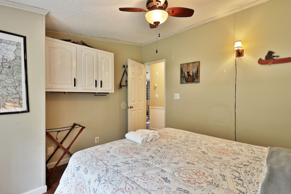 Lake Bomoseen Bungalow 3 Bedroom Home view 4