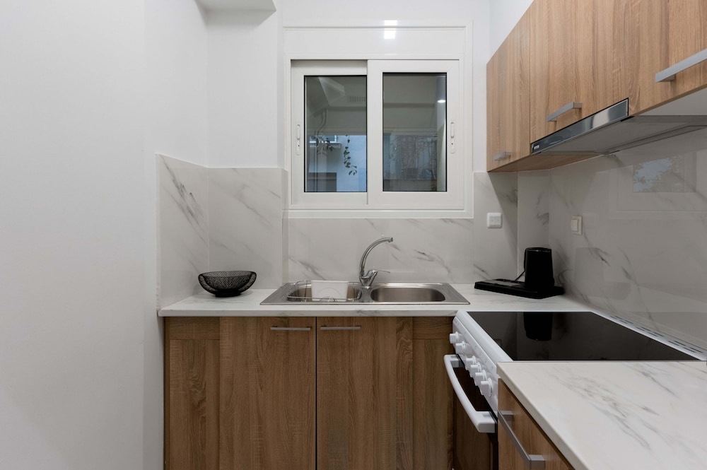 Phaedrus Living Kolonaki Maple Residence