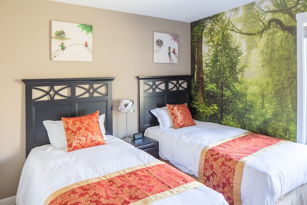 Newark Vacations - Sunny and Elegant Villa - Property Image 25