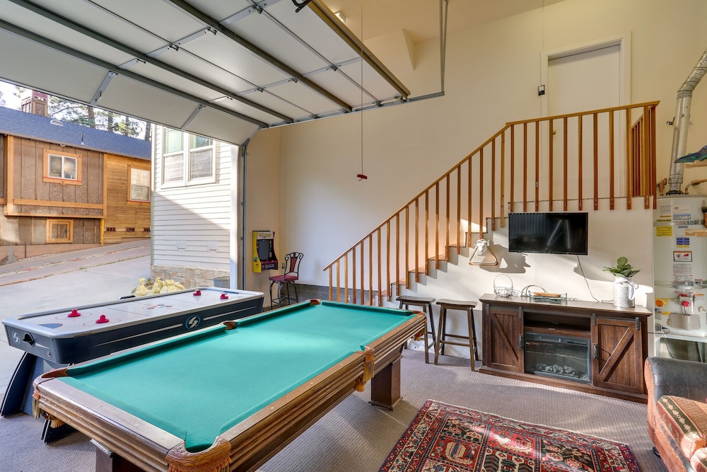 Spacious Big Bear Home w/ Game Room + Hot Tub!