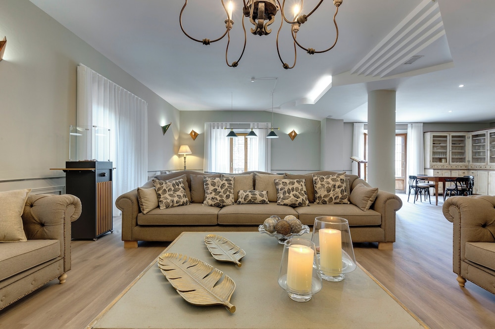 Entire Hilltop Villa With Private Pool In Palazzuolo Sul Senio