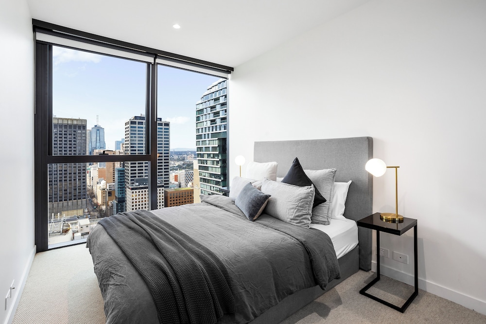 Luxuria Apartments - Collins House