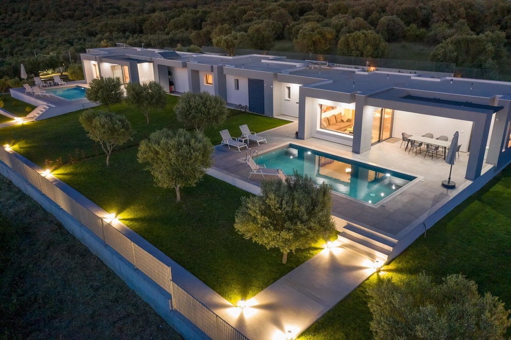 Merelia Luxury Villas photo 1