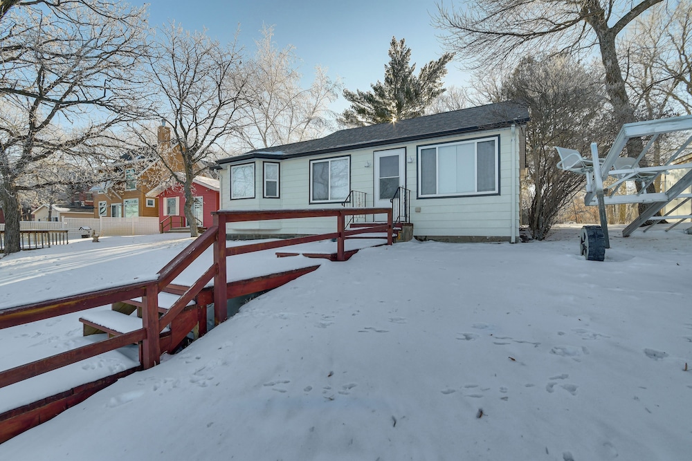 Lakefront Pelican Rapids Cabin w/ Boat Dock!