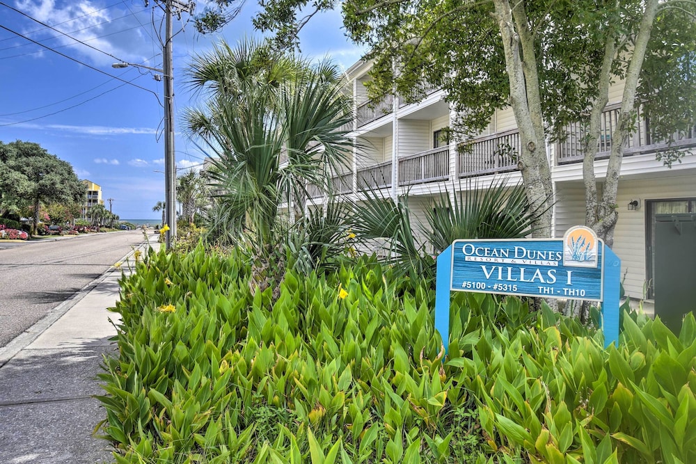 Steps to Ocean: Convenient Myrtle Beach Townhome!
